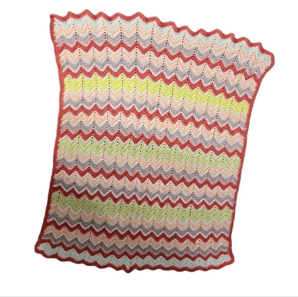 Vintage Hand Crocheted / Hand Knit Zig Zag Pattern Afghan 38'x44' - Picture 4 of 7